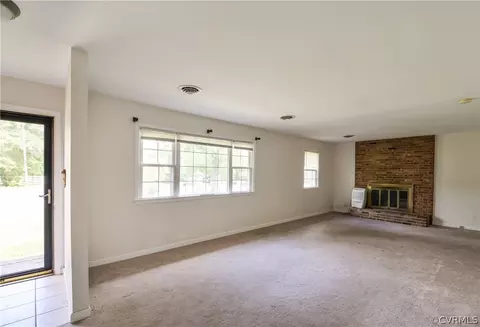 5902 Beville Dr, Sutherland, VA 23885 photo 3