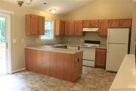 7156 Brendan Ct, Gloucester, VA 23061 photo 4