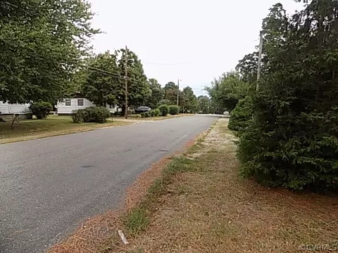 404 E Broad St, Blackstone, VA 23824 photo 5