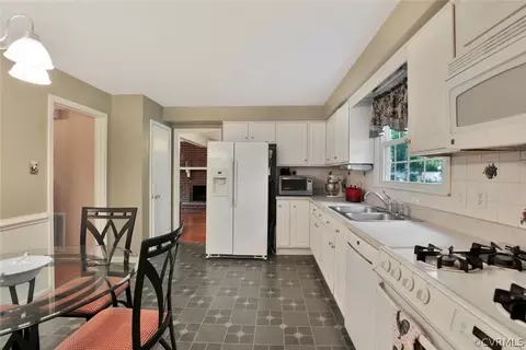 1607 Robindale Rd, North Chesterfield, VA 23235 photo 9