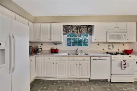 1607 Robindale Rd, North Chesterfield, VA 23235 photo 10