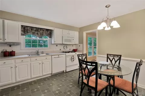 1607 Robindale Rd, North Chesterfield, VA 23235 photo 8