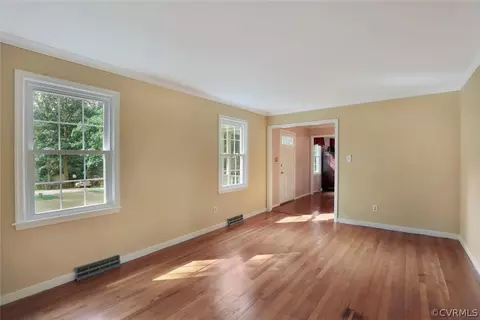 1607 Robindale Rd, North Chesterfield, VA 23235 photo 4