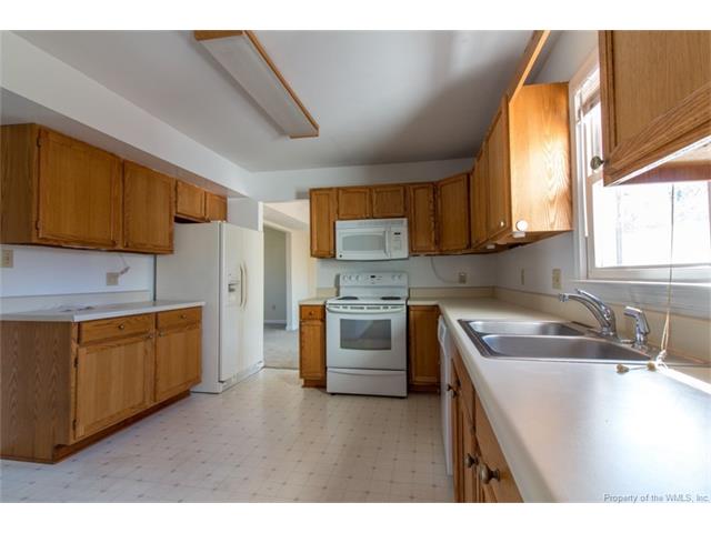 6 Tiffany Ln, Hampton, VA 23664 photo 2