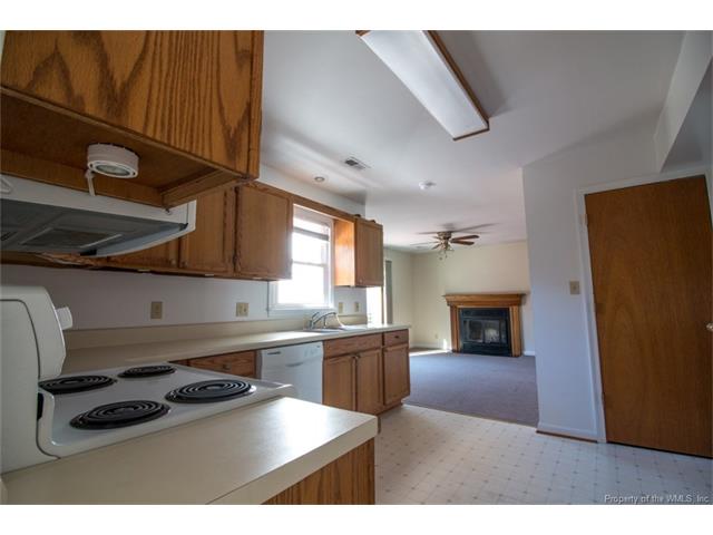 6 Tiffany Ln, Hampton, VA 23664 photo 3
