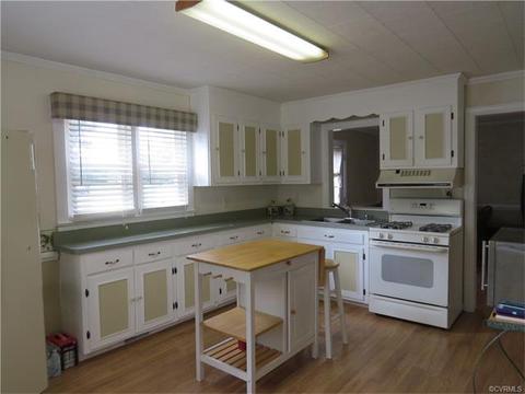 50 Gordon Dr, Weems, VA 22576 photo 4