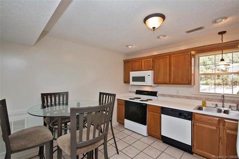 8036 Kitchener Dr, Gloucester, VA 23061 photo 9