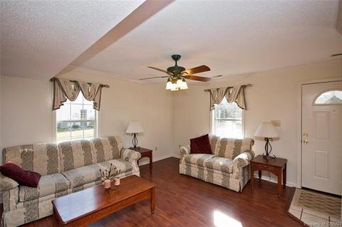 8036 Kitchener Dr, Gloucester, VA 23061 photo 4