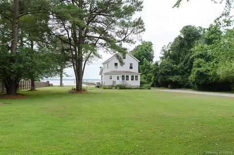 8774 Blue Gate Ln, Hayes, VA 23072 photo 13