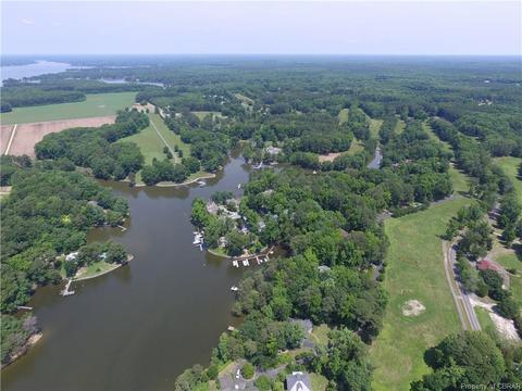 122 The Grn, Weems, VA 22576 photo 7