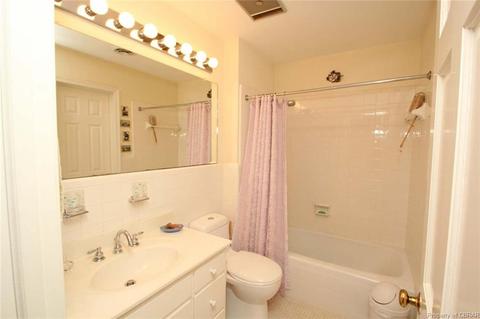 122 The Grn, Weems, VA 22576 photo 3