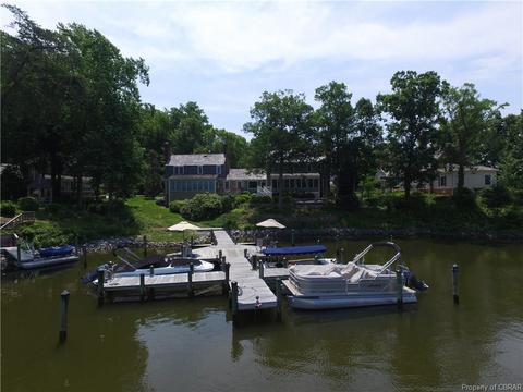 122 The Grn, Weems, VA 22576 photo 4