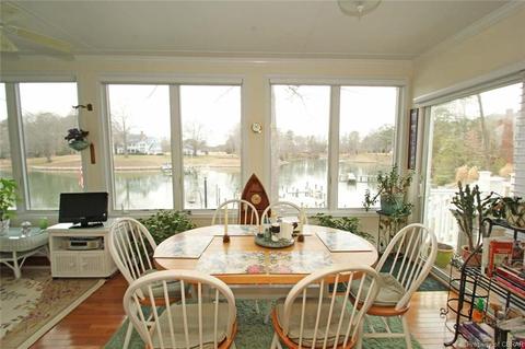 122 The Grn, Weems, VA 22576 photo 32
