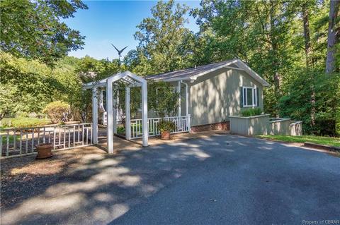 418 Peake Rd, Weems, VA 22576 photo 4