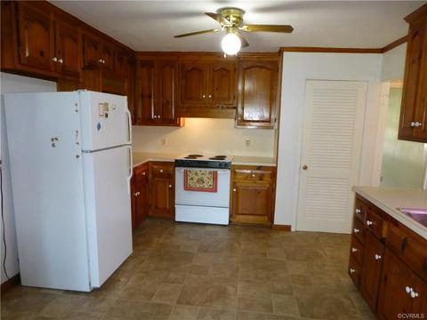 274 Cherry Dr, Gwynn, VA 23066 photo 6