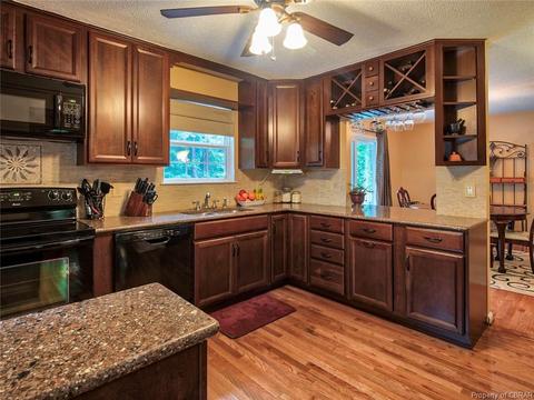8453 Kitchener Dr, Gloucester, VA 23061 photo 3