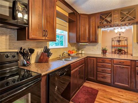 8453 Kitchener Dr, Gloucester, VA 23061 photo 4