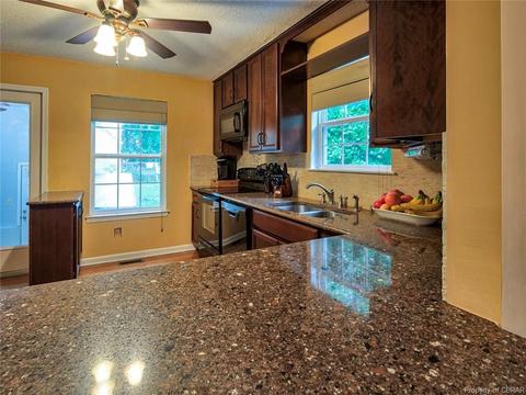 8453 Kitchener Dr, Gloucester, VA 23061 photo 5
