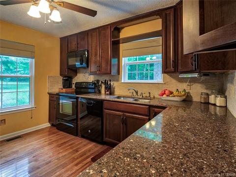 8453 Kitchener Dr, Gloucester, VA 23061 photo 6