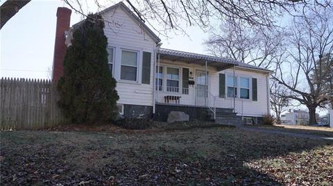 304 Park Ave, Crewe, VA 23930 photo 2