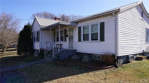 304 Park Ave, Crewe, VA 23930 photo 3