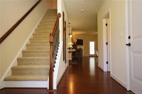 7615 Villa Ct, Gloucester Point, VA 23062 photo 3