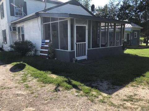 104 First Church St, Dendron, VA 23839 photo 4