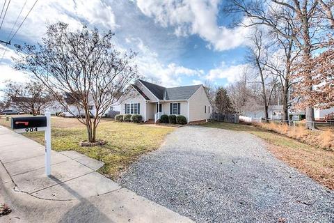 904 Maple St, Ashland, VA 23005 photo 2