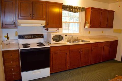 1638 Laurel Dr, Gloucester Point, VA 23062 photo 4