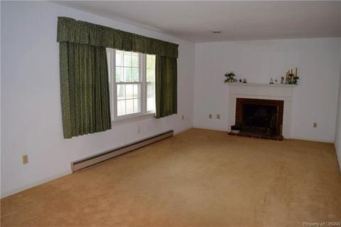1638 Laurel Dr, Gloucester Point, VA 23062 photo 2