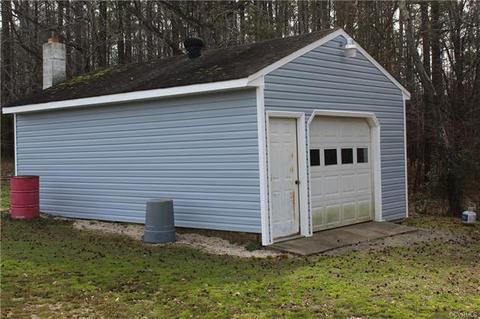 18907 Sutherland Ave, Sutherland, VA 23885 photo 3