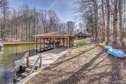 124 Walnut Ct, Bumpass, VA 23024 photo 5