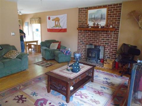 4008 Beech Tree Dr, Gum Spring, VA 23065 photo 2