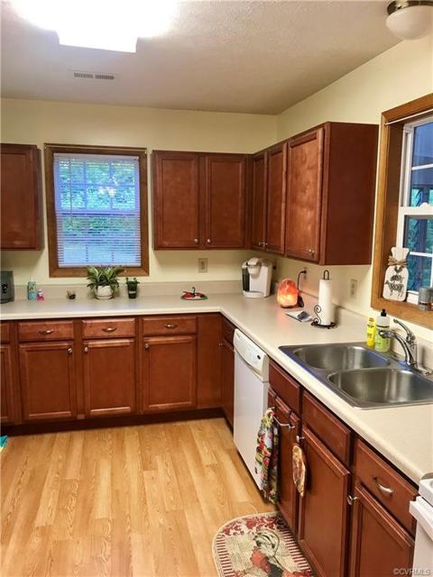 180 Riverview Ln, Bumpass, VA 23024 photo 10