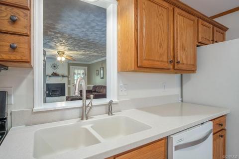 3006 Speeks Dr, Midlothian, VA 23112 photo 9