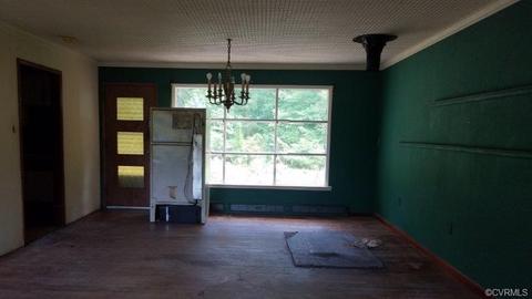 906 Greys Point Rd, Topping, VA 23169 photo 12