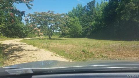 906 Greys Point Rd, Topping, VA 23169 photo 5