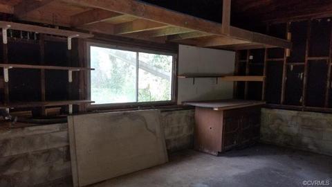 906 Greys Point Rd, Topping, VA 23169 photo 7