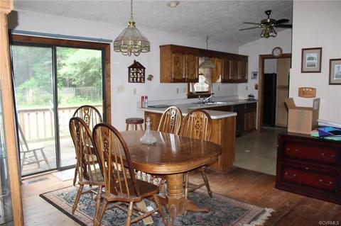 209 Johnsons Mill Ln, Bumpass, VA 23024 photo 2