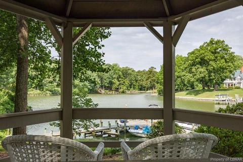 110 The Grn, Weems, VA 22576 photo 2