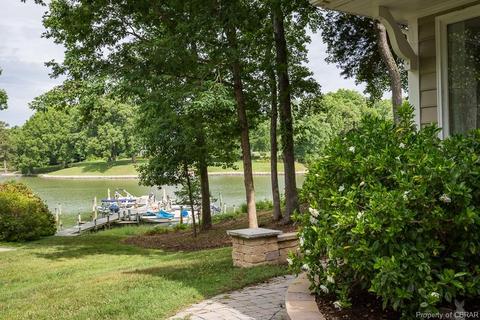 110 The Grn, Weems, VA 22576 photo 3