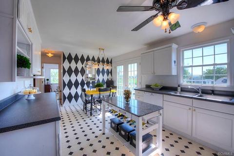 15563 Greentree Rd, Carson, VA 23830 photo 3
