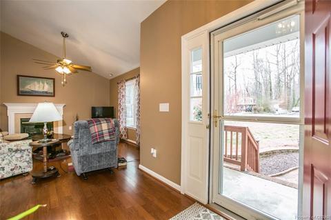 6622 Magnolia Dr, Gloucester, VA 23061 photo 5