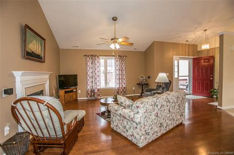 6622 Magnolia Dr, Gloucester, VA 23061 photo 8