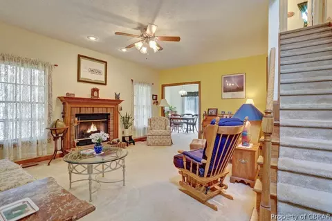 8350 Daffodil Ln, Gloucester, VA 23061 photo 6