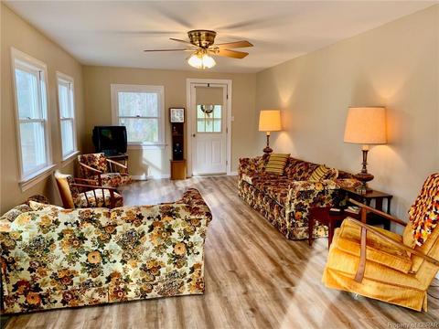 133 Pine Cv, Topping, VA 23169 photo 4