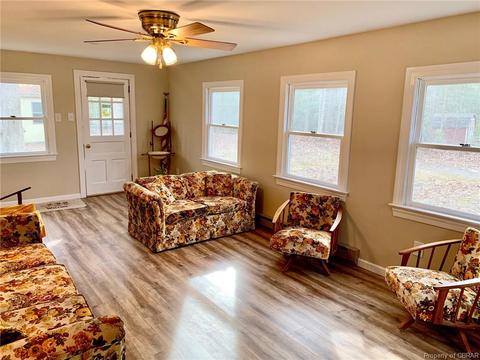 133 Pine Cv, Topping, VA 23169 photo 5