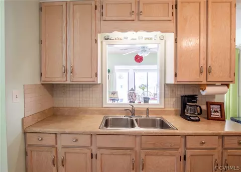 8206 Riverview Dr, Gloucester, VA 23061 photo 13