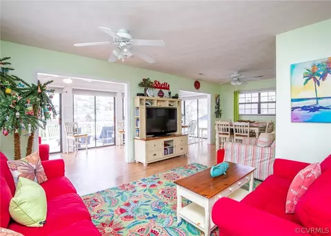 8206 Riverview Dr, Gloucester, VA 23061 photo 3