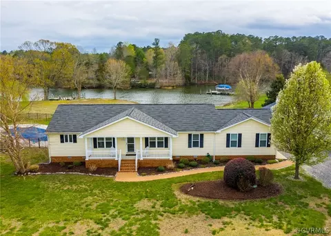 8360 Estate Dr, Gloucester, VA 23061 photo 1